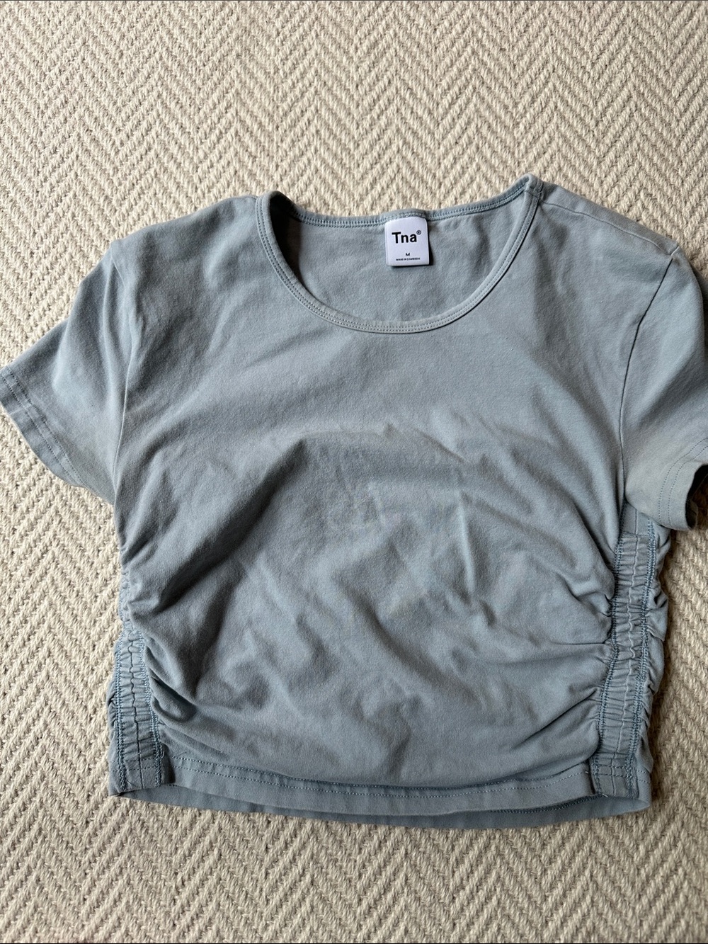 TNA Short Sleeve Ruched Side Crop Tee in Light Gray